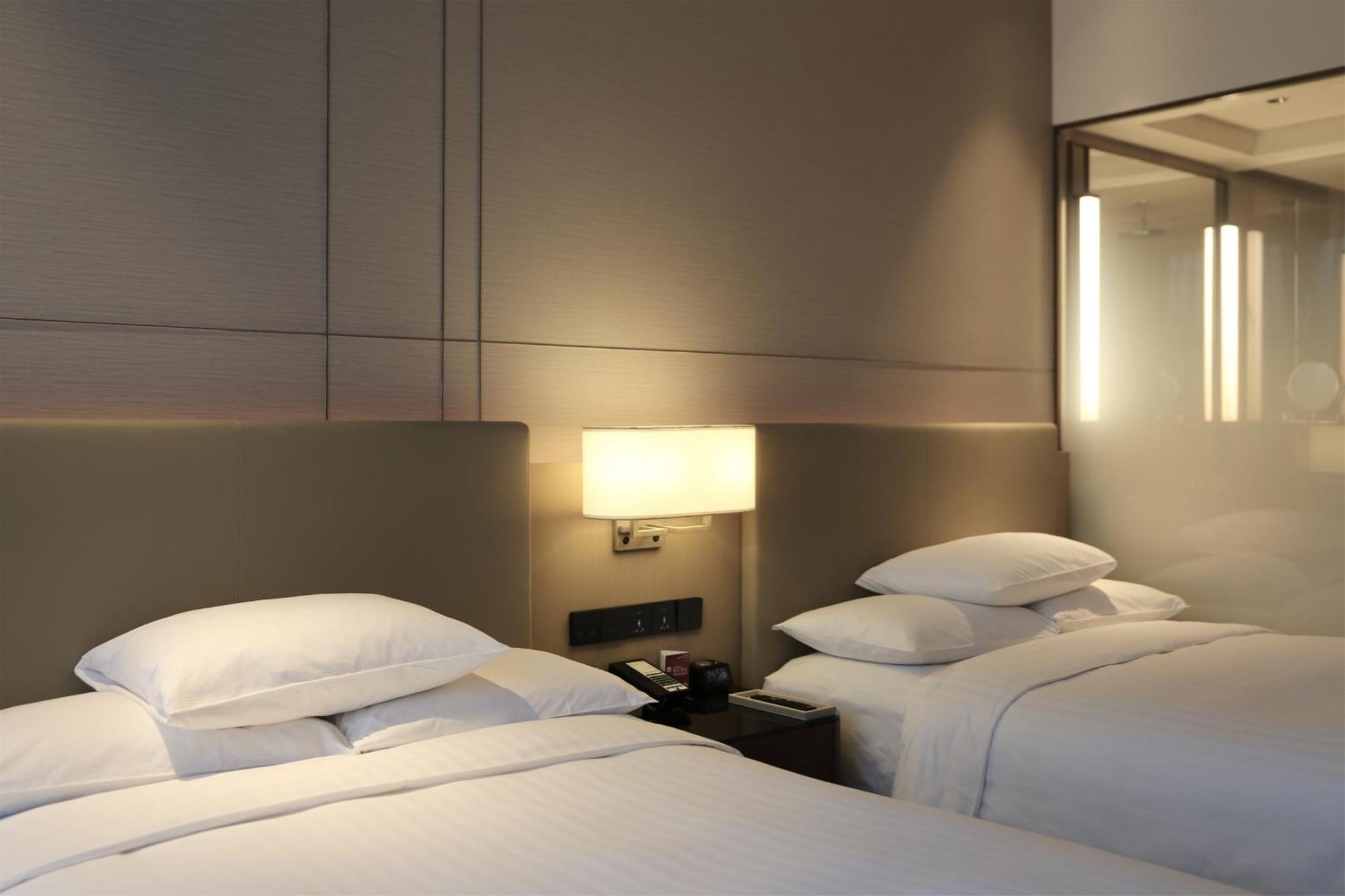 Courtyard By Marriott Xi'An North Hotel Exterior photo